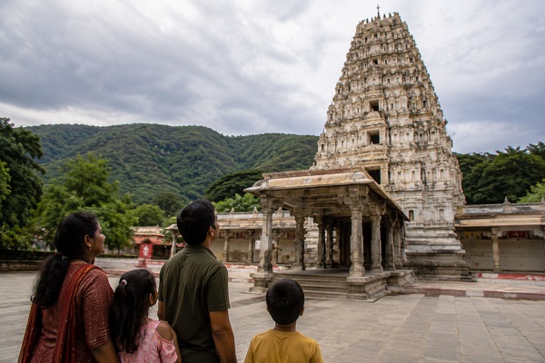 Family Temple Tourism: A Journey of Faith, Culture, and Togetherness